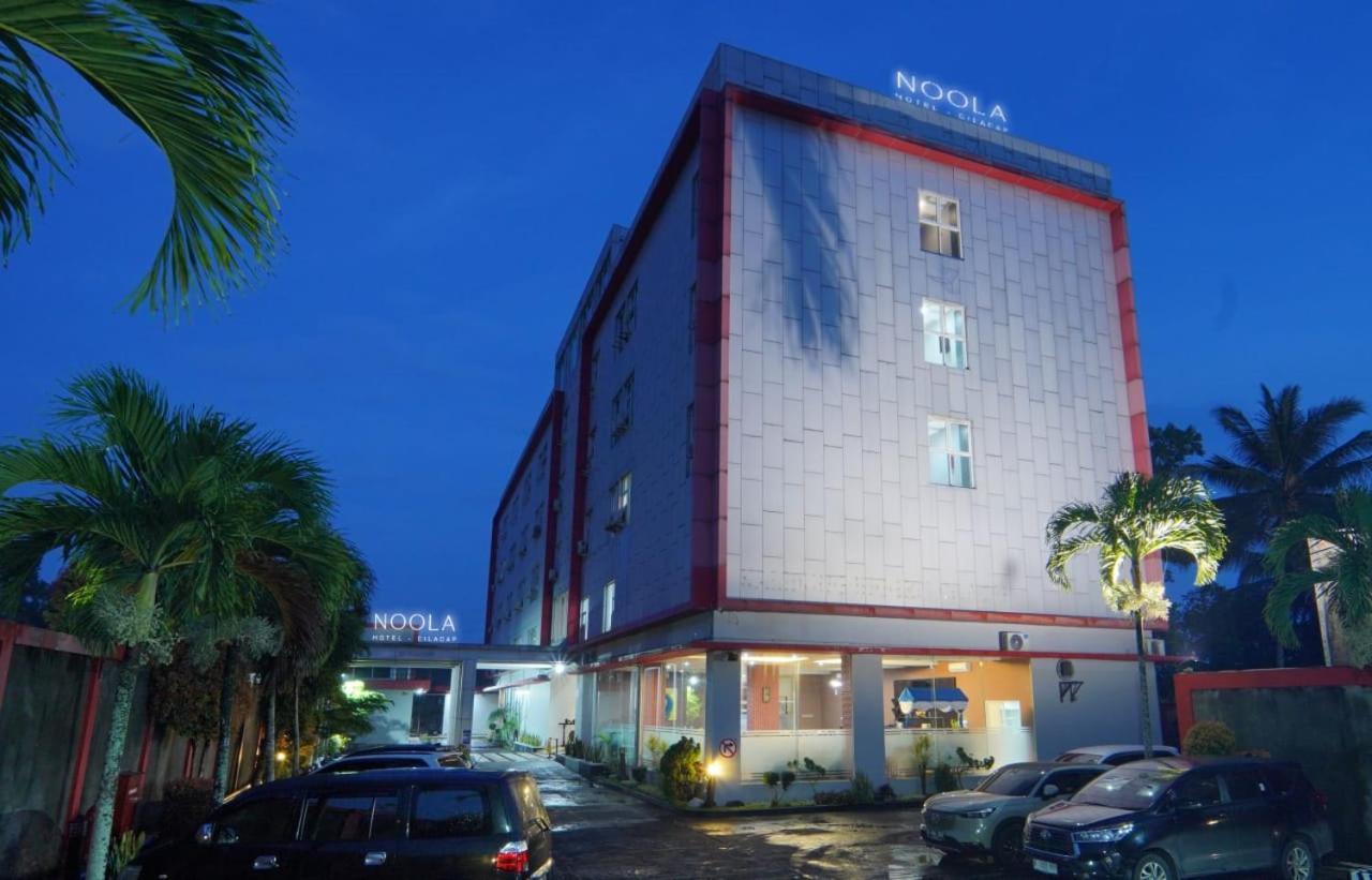 Noola Hotel Чилачап Екстериор снимка