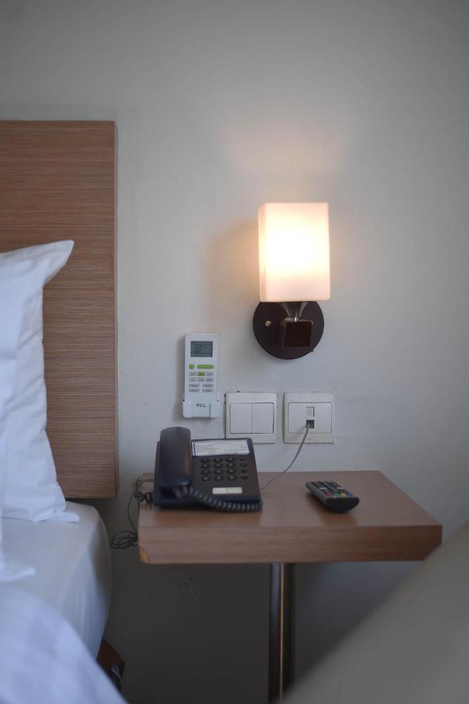 Noola Hotel Чилачап Екстериор снимка