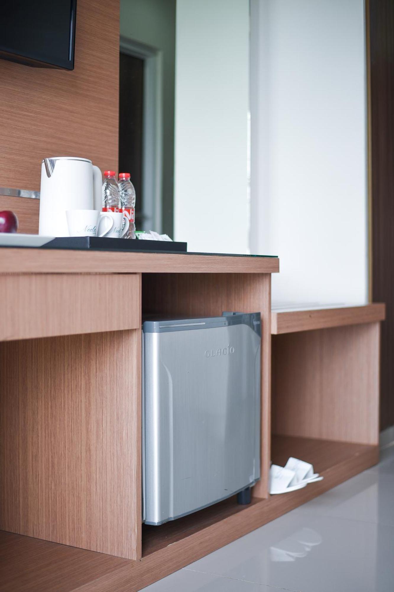 Noola Hotel Чилачап Екстериор снимка