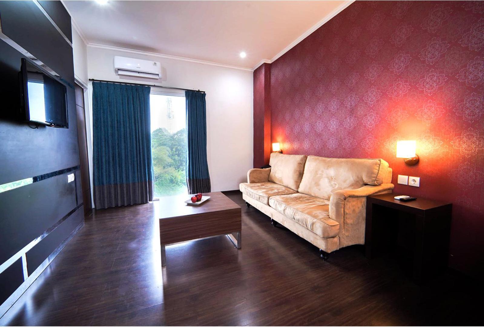 Noola Hotel Чилачап Екстериор снимка
